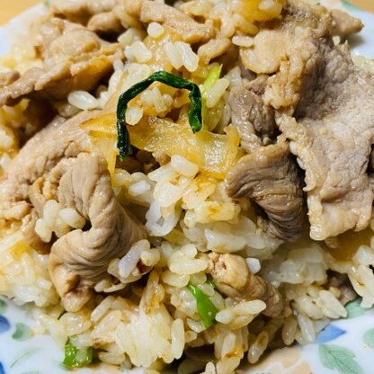 夕飯ジンギスカン…これはチャーハンにしないば‼︎ しかし家族がラム肉完食で、豚追加…(T_T) でもラムの香り旨みたっぷりのタレご飯に染みて(≧∇≦)ウマイ‼︎